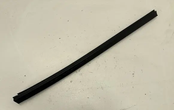 Dodge Hornet Rubber seal rear door window/glass 68607092AA 50564626 68606973AA