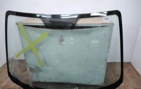 Mazda 2 Front windscreen/windshield window 