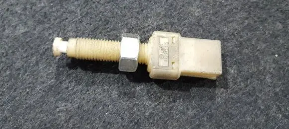 Audi A4 S4 B5 8D Brake pedal sensor switch 443945515