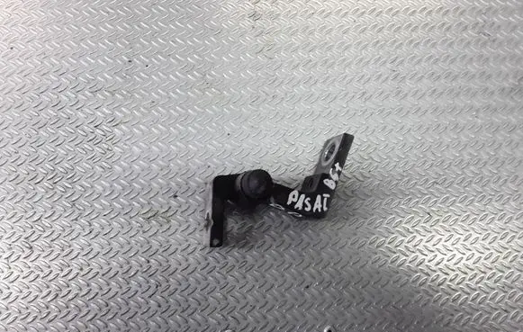 Volkswagen PASSAT B5.5 Front door upper hinge