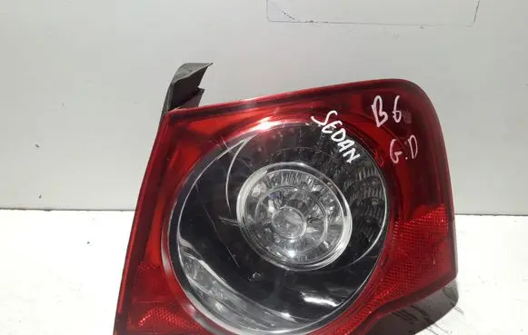 Volkswagen PASSAT B6 Rear/tail lights 275702