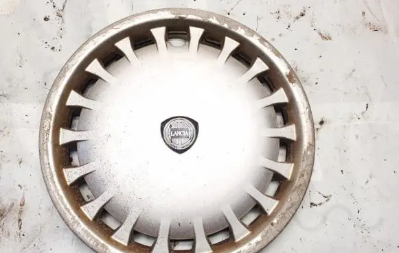 Lancia Dedra R15 wheel hub/cap/trim 82481960