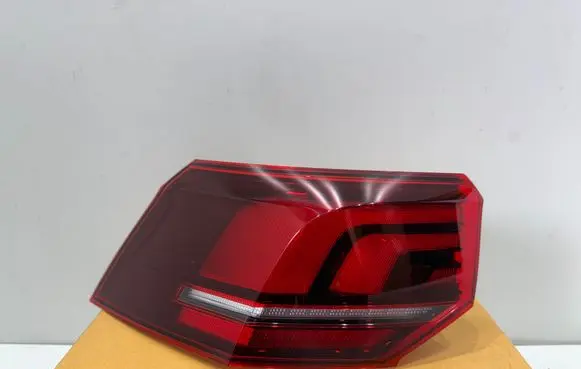 Volkswagen Golf VIII Rear/tail lights 5H0945095E