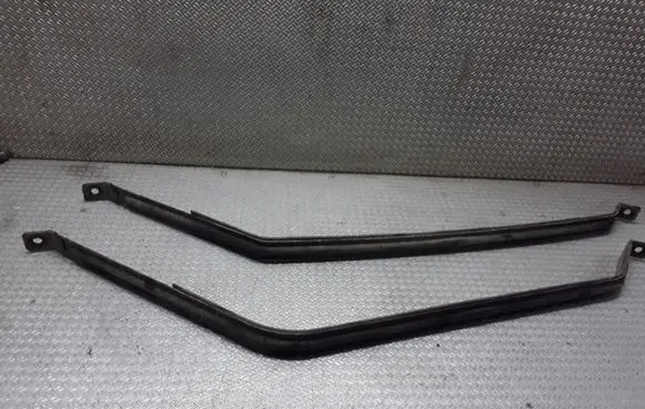 Fuel tank mounting bracket