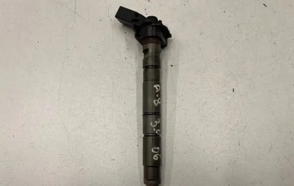 Audi A8 S8 D3 4E Fuel injector 059130277Q 040407 0445105004