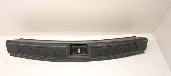 Trunk/boot sill cover protection