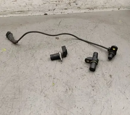 BMW 5 E39 Camshaft position sensor 1438081 7518628 1709616