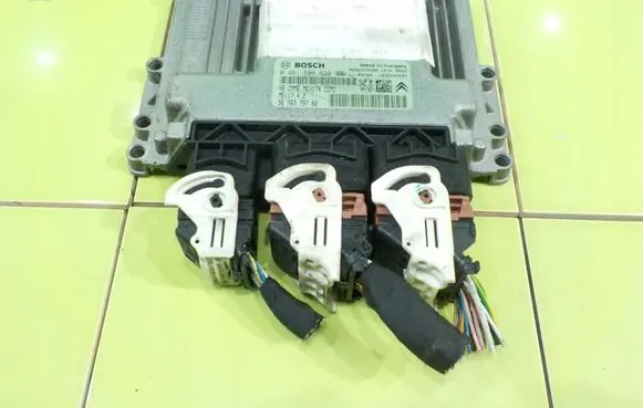 Citroen C4 II Engine control unit/module 9676379780