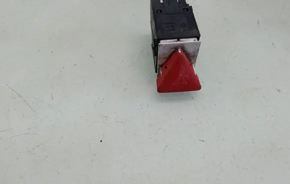 Volkswagen PASSAT B6 Hazard light switch 3C0953509