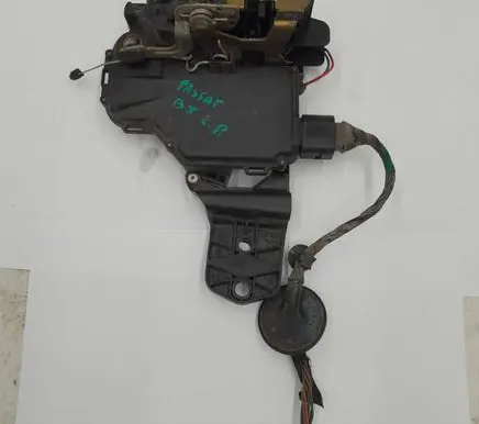 Volkswagen PASSAT B5 Front door lock