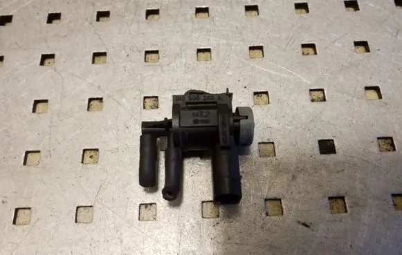 Skoda Octavia Mk1 (1U) Turbo solenoid valve 1K0906283A