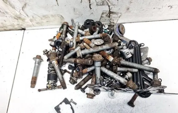 Citroen C4 II Picasso Nuts/bolts 
