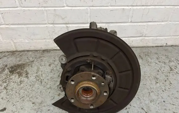 Rear wheel hub