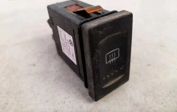 Volkswagen PASSAT B5 Windscreen/window heater switch 3b0959621c