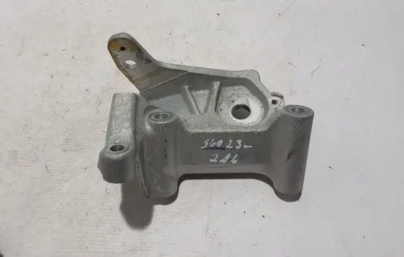 Volvo S60 Engine mounting bracket 31670033
