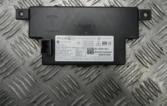Tesla Model 3 Other control units/modules 110024100J
