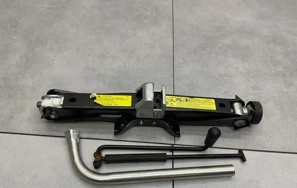 Audi A4 S4 B8 8K Lift Jack 8K0011031G