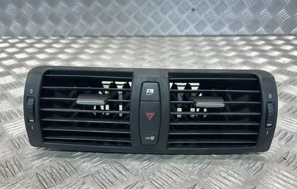 BMW 1 E81 E87 Dash center air vent grill 7059189