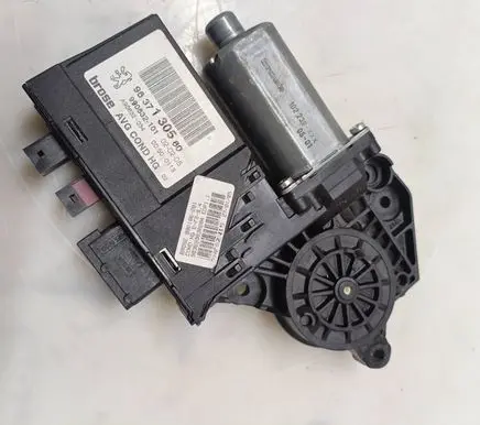 Peugeot 307 Front door window regulator motor 9637130580 0130821767
