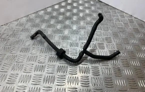 Volkswagen PASSAT B6 Engine coolant pipe/hose