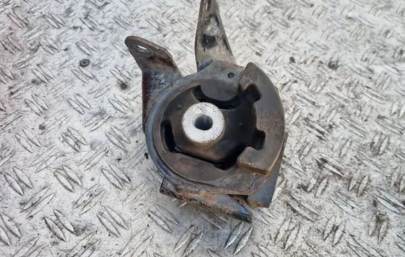 Mazda CX-7 Engine mount bracket