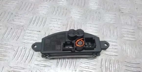 Volkswagen Golf VIII Heater blower motor/fan resistor 5WA907521