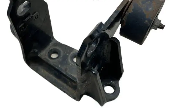Toyota Yaris Gearbox mounting bracket 