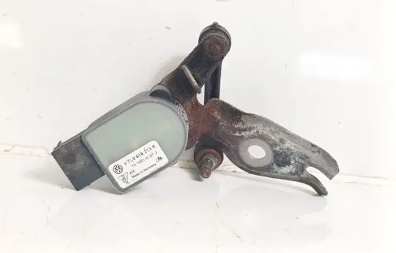 Headlight/headlamp level sensor