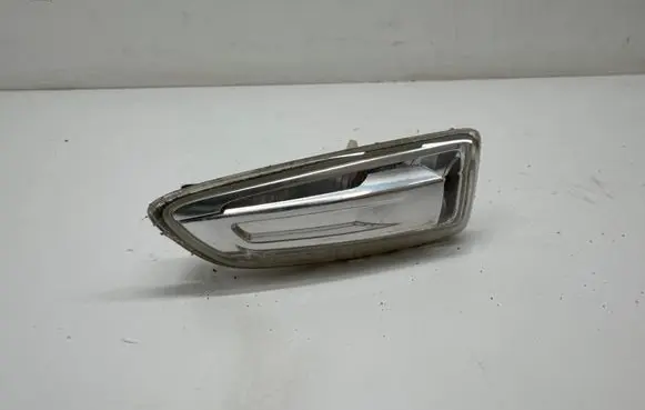 Front fender indicator light