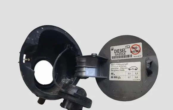 Volkswagen PASSAT B6 Fuel tank cap