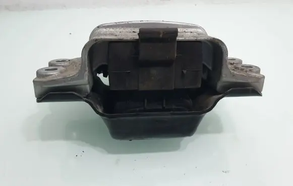 Volkswagen PASSAT B6 Engine mount bracket 1K0199555