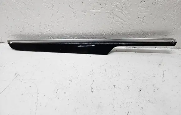 Porsche Macan (95B) Front door trim bar 95B867409D