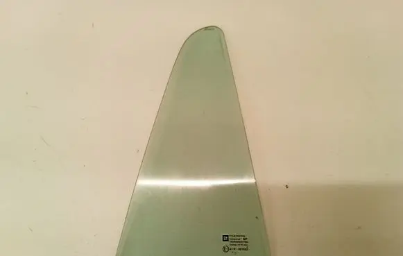 Opel Astra H Rear vent window glass 43R001582