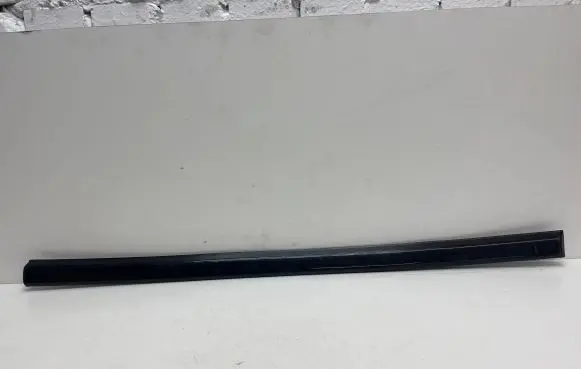 Volkswagen Golf III Front door trim (molding) 1h853516