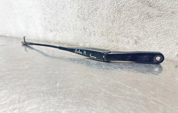 Opel Astra H Front wiper blade arm 13111219