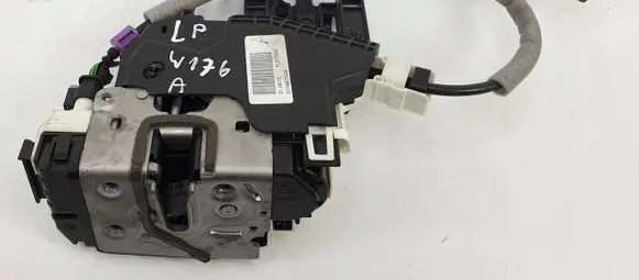 Mercedes-Benz A W176 Front door lock A1667200135