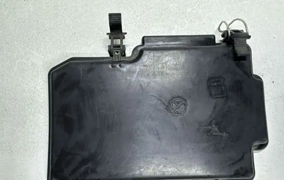Mercedes-Benz GL X166 Fuse box cover A1665400182