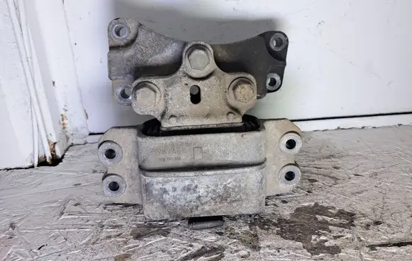 Audi A3 S3 A3 Sportback 8P Engine mount bracket 1K0199555 1K0199117