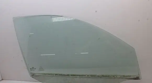 KIA Sorento Front door window glass four-door