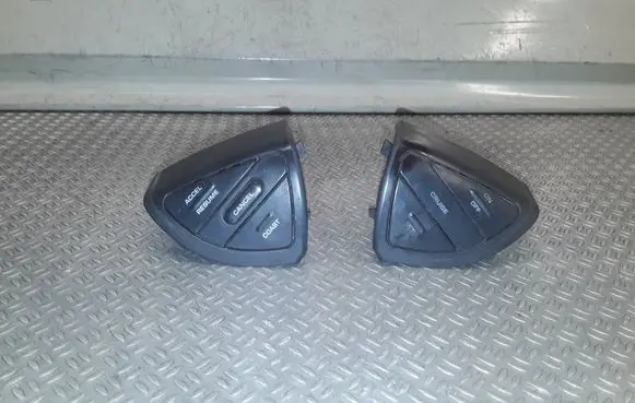 Chrysler Pacifica Steering wheel buttons/switches 