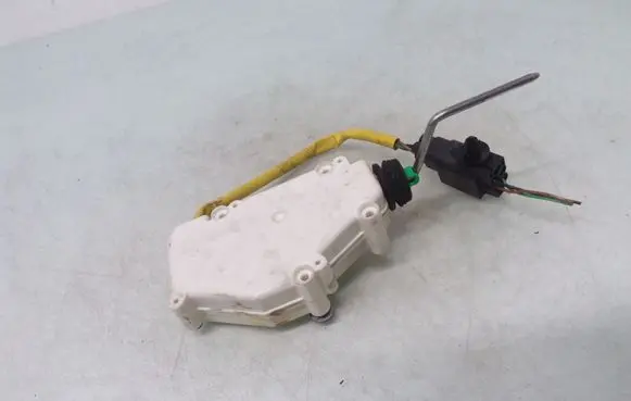 Fuel tank cap lock