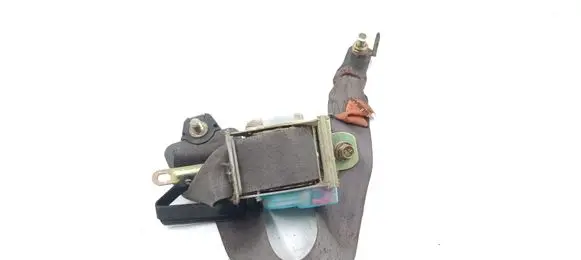 Subaru Impreza I Front seatbelt F89102T