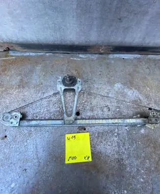 Mercedes-Benz E W124 Rear door manual window regulator 
