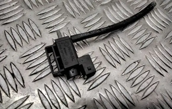 Volvo V70 Valve vacuum 31339879