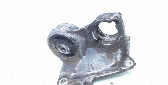 Peugeot 406 Engine mount bracket