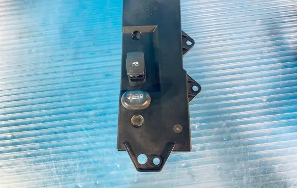 Chrysler Pacifica Electric window control switch 04685982AG 77480191