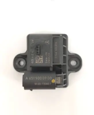 Mercedes-Benz E W212 Glow plug pre-heat relay A6519000900 10326033801