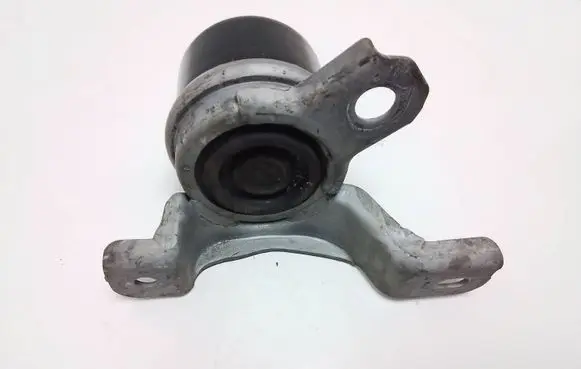 Volvo S60 Engine mount bracket 31330135