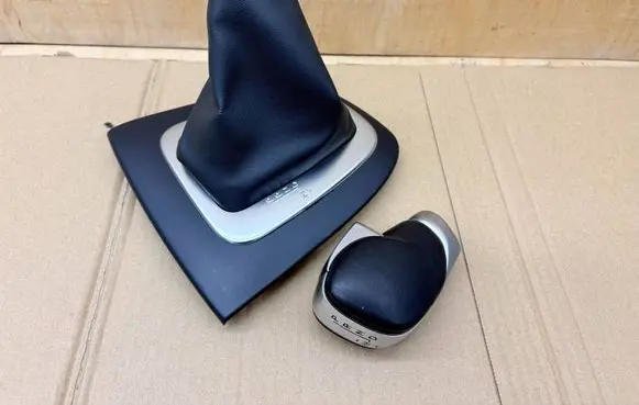 Renault Captur Gear lever shifter trim leather/knob 969358711R