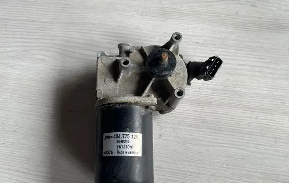 Volvo V70 Front wiper linkage and motor 404775